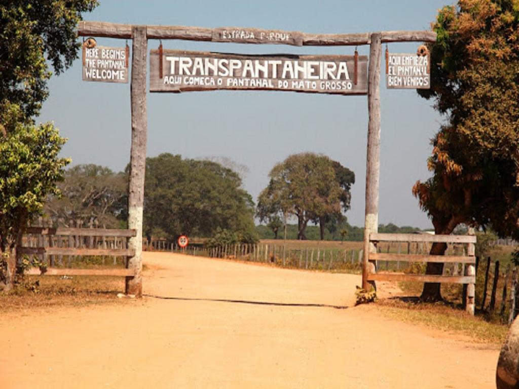 Hotel Pousada And Safari 库亚巴 外观 照片